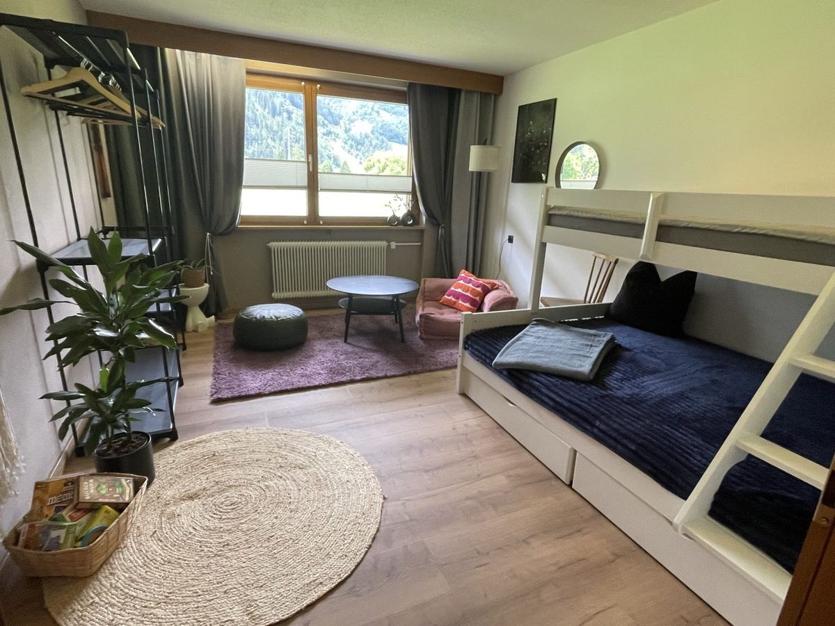 Schlafzimmer mit Etagenbett, familienfreundliche Ferienwohnung Schruns