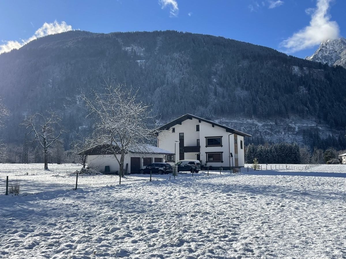 Ferienwohnung Whiteberg in Schruns-Tschagguns vor den verschneiten Bergen